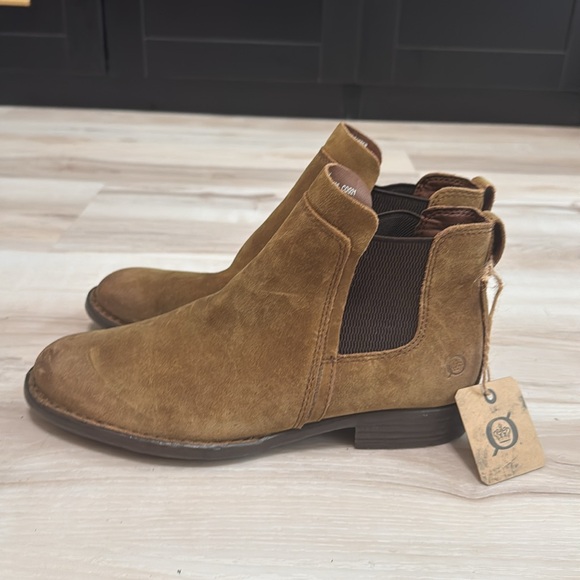 Born LANEY Rust Tobacco Chelsea Boot - Picture 1 of 6